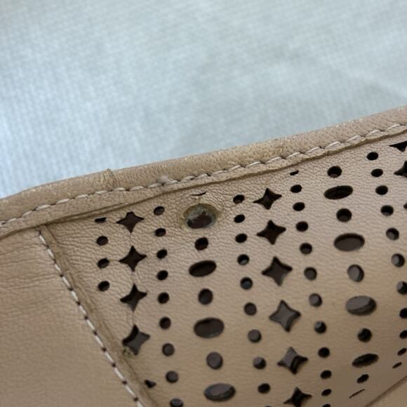 Vince Camuto Slip On Flats Sz 9M breathable cutout detail Taupe - Picture 10 of 14